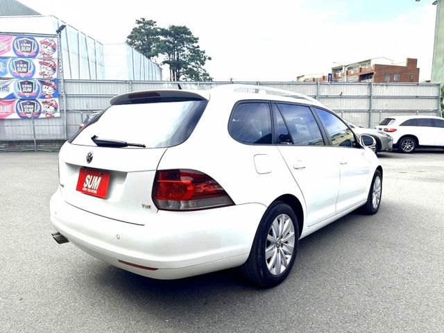 2011年 福斯 GOLF TSI 旅行式 白 1.4 倒車顯影/中控螢幕/後視鏡方向指示燈/倒車雷達/主動轉向頭燈  第12張相片