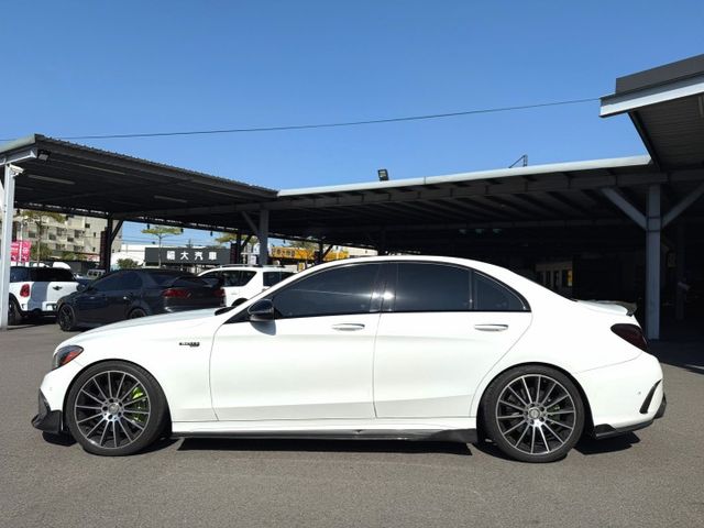 2016年 M-Ben 賓士 C43 AMG 3.0 白 4MATIC/空力套件/全景天窗/盲點偵測/柏林之音/中控螢幕  第2張相片