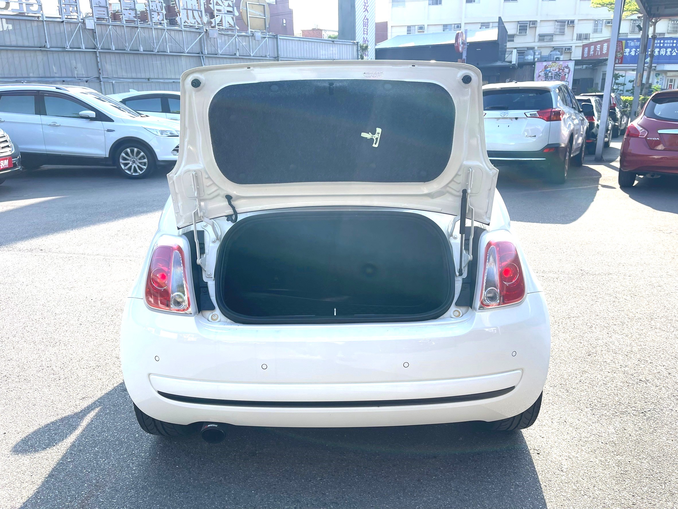 2017年飛雅特 500C 敞篷式 白黑 1.4 衛星導航、倒車雷達、駕駛模式切換、胎壓監控  第7張相片