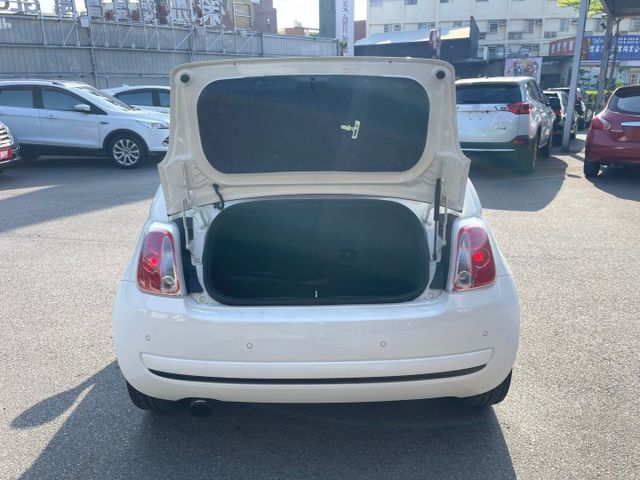 2017年 飛雅特 500C 敞篷式 白黑 1.4 衛星導航/倒車雷達/液晶螢幕/方向盤快控鍵/胎壓監控/藍芽通訊  第5張相片