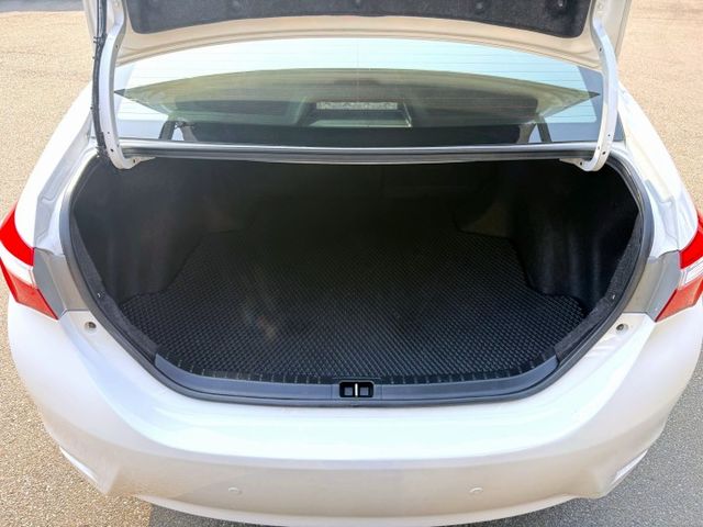 2015年 豐田 ALTIS 1.8白 Safety+方向盤快控鍵/恆溫空調/倒車顯影/按鈕式發車/I-KEY/摸門解鎖  第19張相片