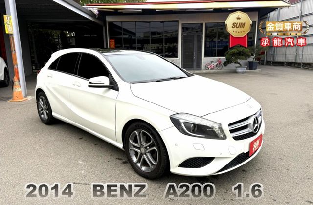 2014年BENZ,A200,白,1.6,全景天窗,液晶螢幕,方向盤多功能鍵,渦輪增壓,電動座椅,電動腰靠,賽車椅...  第1張相片