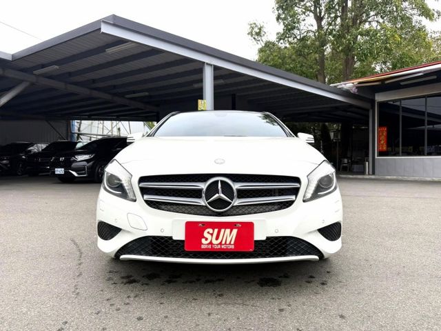 2014年BENZ,A200,白,1.6,全景天窗,液晶螢幕,方向盤多功能鍵,渦輪增壓,電動座椅,電動腰靠,賽車椅...  第18張相片