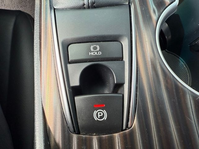 2019年 豐田 CAMRY 黑 2.5 大改款/LED頭燈/方向盤快控鍵/雙駕駛座電動椅/盲點偵測警示系統/I-KEY  第4張相片