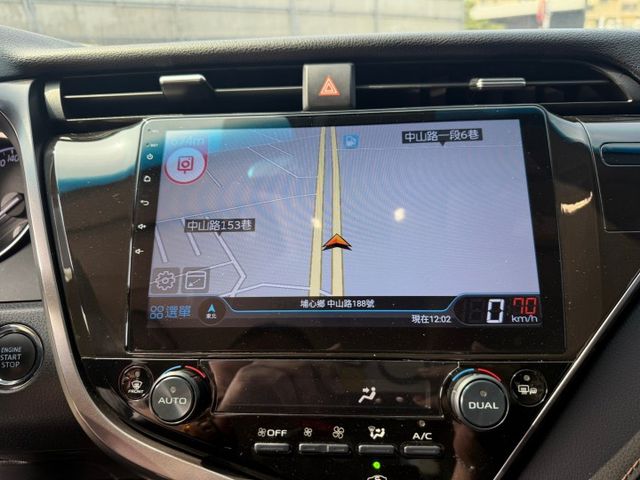 2019年 豐田 CAMRY 黑 2.5 大改款/LED頭燈/方向盤快控鍵/雙駕駛座電動椅/盲點偵測警示系統/I-KEY  第8張相片