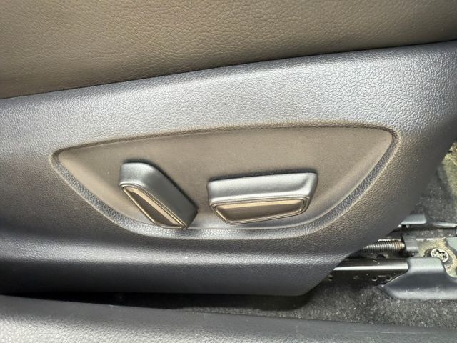 2019年 豐田 CAMRY 黑 2.5 大改款/LED頭燈/方向盤快控鍵/雙駕駛座電動椅/盲點偵測警示系統/I-KEY  第15張相片