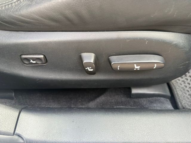 2006年 凌志 IS250白2.5 升級新款空力套件/電動天窗/電動座椅/I-KEY/倒車雷達/方向盤快控揵/胎壓監控  第3張相片