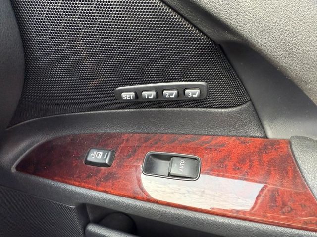 2006年 凌志 IS250白2.5 升級新款空力套件/電動天窗/電動座椅/I-KEY/倒車雷達/方向盤快控揵/胎壓監控  第5張相片