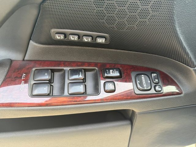 2006年 凌志 IS250白2.5 升級新款空力套件/電動天窗/電動座椅/I-KEY/倒車雷達/方向盤快控揵/胎壓監控  第11張相片