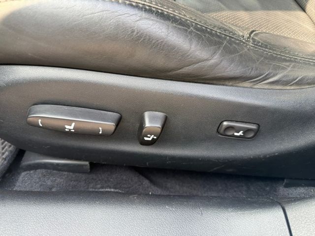2006年 凌志 IS250白2.5 升級新款空力套件/電動天窗/電動座椅/I-KEY/倒車雷達/方向盤快控揵/胎壓監控  第12張相片