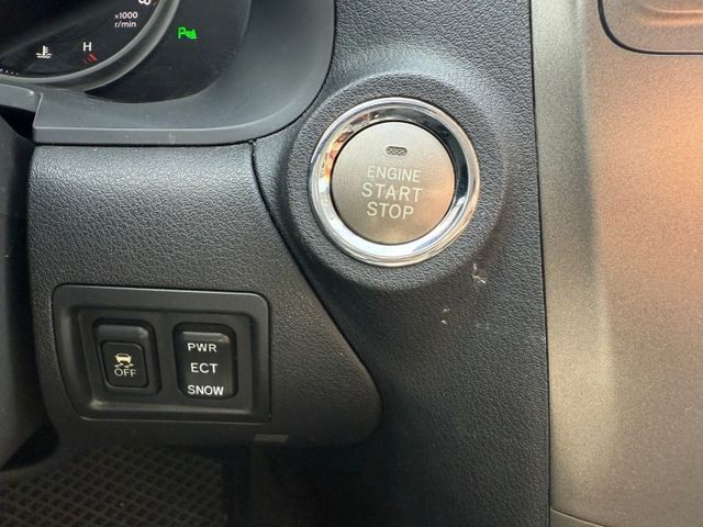 2006年 凌志 IS250白2.5 升級新款空力套件/電動天窗/電動座椅/I-KEY/倒車雷達/方向盤快控揵/胎壓監控  第13張相片