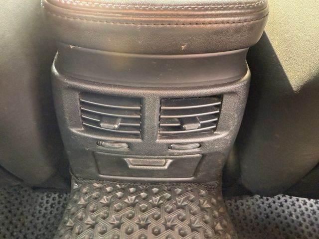 2006年 凌志 IS250白2.5 升級新款空力套件/電動天窗/電動座椅/I-KEY/倒車雷達/方向盤快控揵/胎壓監控  第16張相片