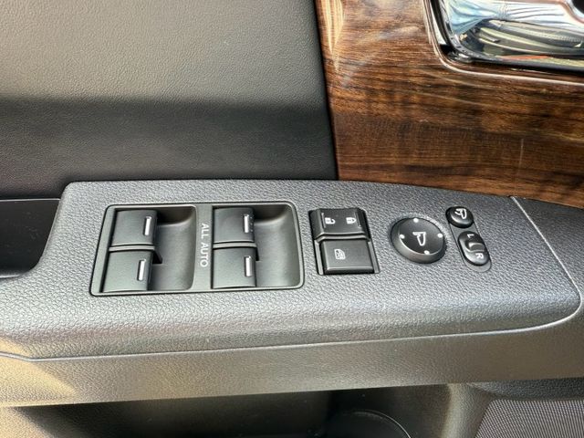 2015年 Honda Odyssey 白 2.4 Apex 電動天窗/環景影像/方向盤快控鍵/雙電動滑門/i-key  第4張相片