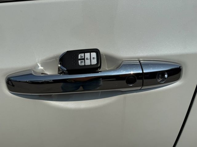 2015年 Honda Odyssey 白 2.4 Apex 電動天窗/環景影像/方向盤快控鍵/雙電動滑門/i-key  第5張相片
