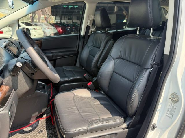 2015年 Honda Odyssey 白 2.4 Apex 電動天窗/環景影像/方向盤快控鍵/雙電動滑門/i-key  第14張相片
