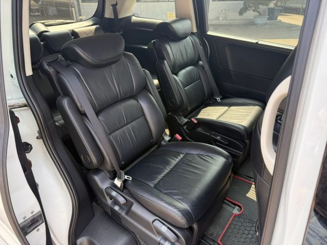 2015年 Honda Odyssey 白 2.4 Apex 電動天窗/環景影像/方向盤快控鍵/雙電動滑門/i-key  第17張相片