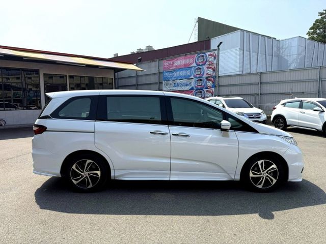 2015年 Honda Odyssey 白 2.4 Apex 電動天窗/環景影像/方向盤快控鍵/雙電動滑門/i-key  第18張相片