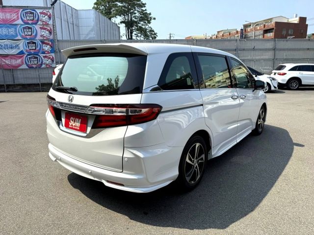 2015年 Honda Odyssey 白 2.4 Apex 電動天窗/環景影像/方向盤快控鍵/雙電動滑門/i-key  第19張相片