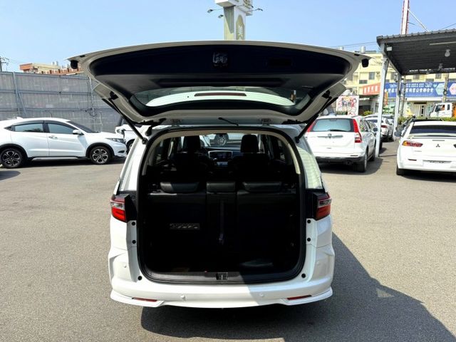 2015年 Honda Odyssey 白 2.4 Apex 電動天窗/環景影像/方向盤快控鍵/雙電動滑門/i-key  第20張相片