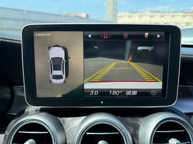 2015年 賓士 C300 AMG 2.0 全景天窗/keyless-go/柏林之音/盲點偵測/方向盤快控鍵/黑岑木飾板  第4張相片
