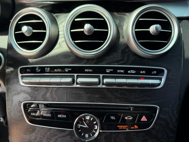 2015年 賓士 C300 AMG 2.0 全景天窗/keyless-go/柏林之音/盲點偵測/方向盤快控鍵/黑岑木飾板  第5張相片