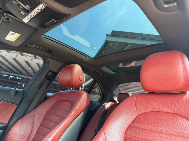 2015年 賓士 C300 AMG 2.0 全景天窗/keyless-go/柏林之音/盲點偵測/方向盤快控鍵/黑岑木飾板  第7張相片