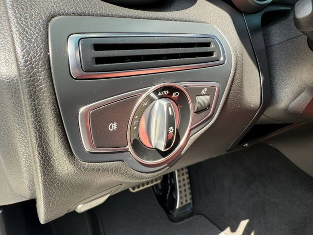 2015年 賓士 C300 AMG 2.0 全景天窗/keyless-go/柏林之音/盲點偵測/方向盤快控鍵/黑岑木飾板  第13張相片
