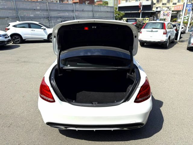 2015年 賓士 C300 AMG 2.0 全景天窗/keyless-go/柏林之音/盲點偵測/方向盤快控鍵/黑岑木飾板  第14張相片