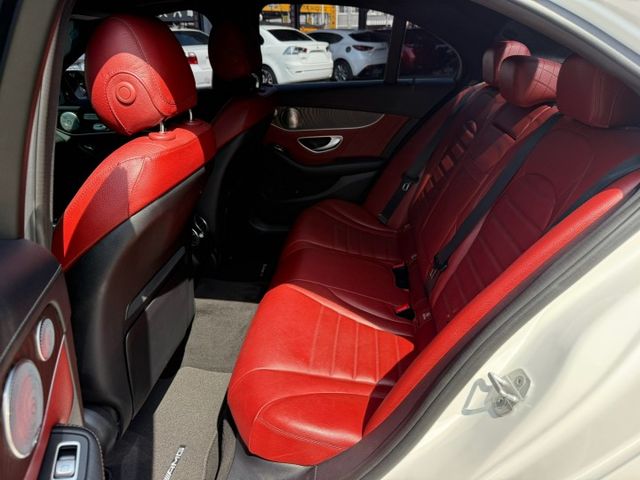 2015年 賓士 C300 AMG 2.0 全景天窗/keyless-go/柏林之音/盲點偵測/方向盤快控鍵/黑岑木飾板  第17張相片