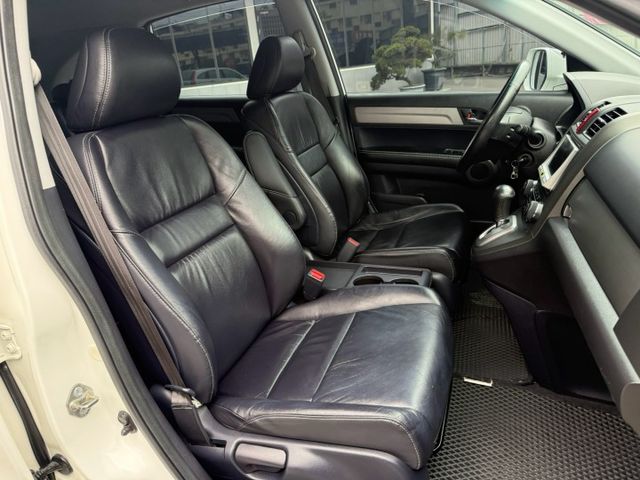 2010年 本田 CR-V 白 2.4 中控螢幕/方向盤快控鍵/衛星導航/前後霧燈/倒車雷達/電動後視鏡/感應式雨刷  第4張相片