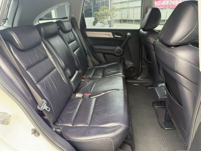 2010年 本田 CR-V 白 2.4 中控螢幕/方向盤快控鍵/衛星導航/前後霧燈/倒車雷達/電動後視鏡/感應式雨刷  第5張相片