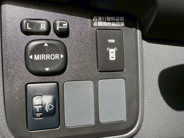 2009年 豐田 WISH 銀 2.0 第三排座椅/倒車雷達/中控螢幕/抬頭顯示器/衛星導航/數位電視/電動後視鏡  第3張相片