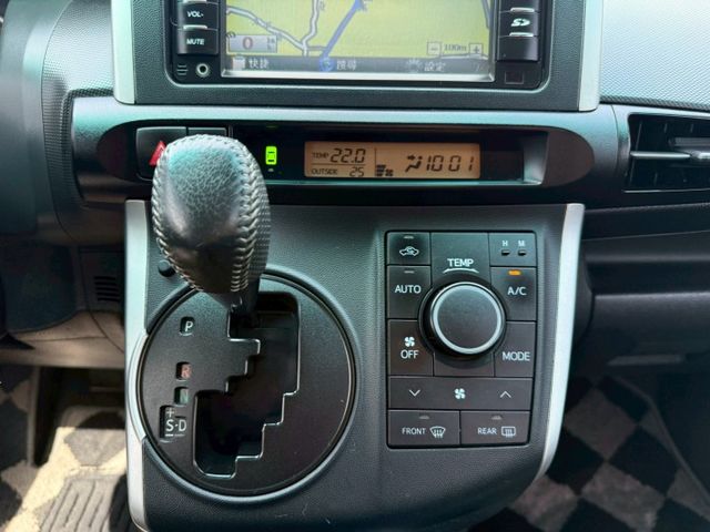 2009年 豐田 WISH 銀 2.0 第三排座椅/倒車雷達/中控螢幕/抬頭顯示器/衛星導航/數位電視/電動後視鏡  第5張相片