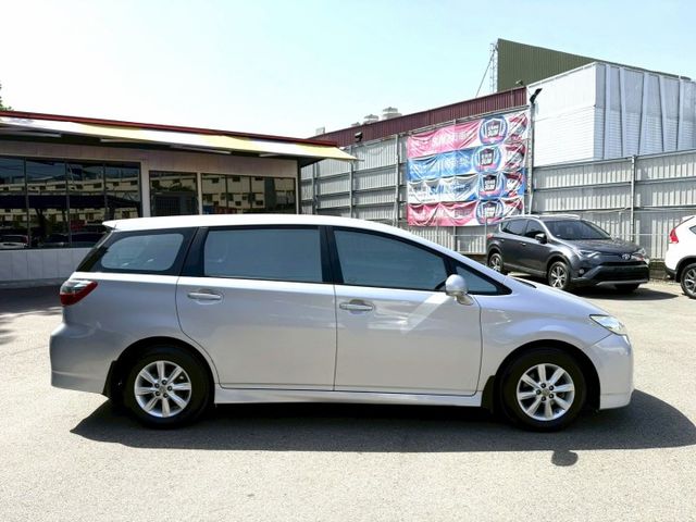 2009年 豐田 WISH 銀 2.0 第三排座椅/倒車雷達/中控螢幕/抬頭顯示器/衛星導航/數位電視/電動後視鏡  第16張相片