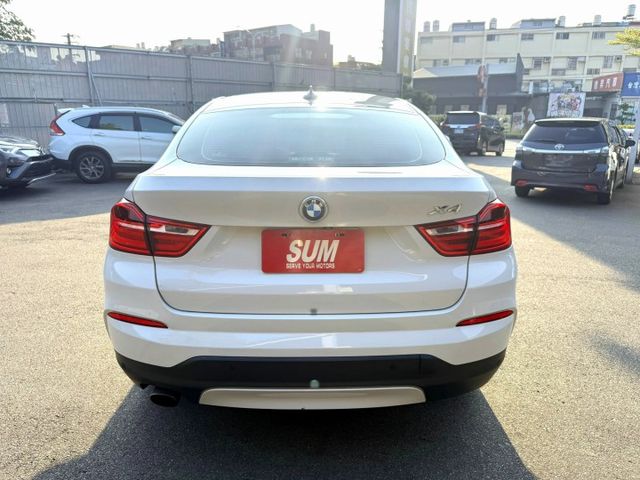 2017年式 BMW X4 20i xDrive 總代理~盲點偵測/車道偏移/I-KEY/摸門解鎖/環景系統/電動尾門  第15張相片