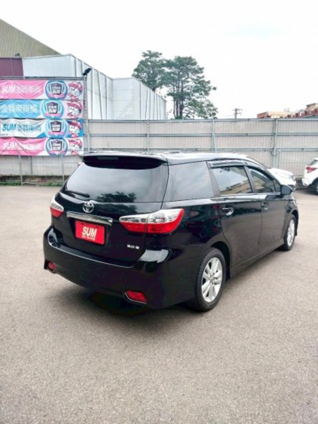 2010年 豐田 WISH 黑 2.0 免鑰匙啟動車門鎖/I-KEY/駕駛座電動調整/前霧燈/中控螢幕/衛星導航  第6張相片