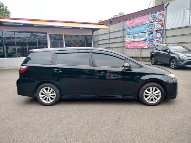 2010年 豐田 WISH 黑 2.0 免鑰匙啟動車門鎖/I-KEY/駕駛座電動調整/前霧燈/中控螢幕/衛星導航  第9張相片