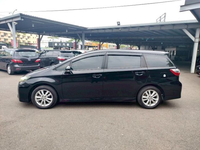 2010年 豐田 WISH 黑 2.0 免鑰匙啟動車門鎖/I-KEY/駕駛座電動調整/前霧燈/中控螢幕/衛星導航  第10張相片