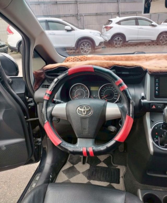 2010年 豐田 WISH 黑 2.0 免鑰匙啟動車門鎖/I-KEY/駕駛座電動調整/前霧燈/中控螢幕/衛星導航  第16張相片