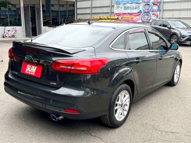 2017年 福特 FOCUS 柴油 2.0 方向盤快控鍵/中控螢幕/前、後霧燈/電動折疊後視鏡/衛星導航/換檔撥片  第8張相片