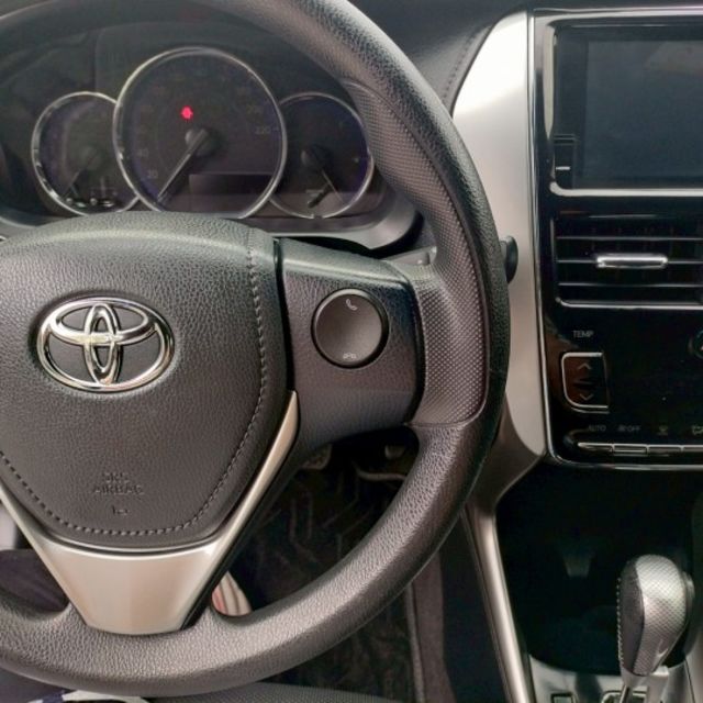 2018年 豐田 YARIS 白 1.5 液晶螢幕/衛星導航/I-KEY/按鈕式發車/方向盤快控鍵/胎壓監控/倒車顯影  第7張相片
