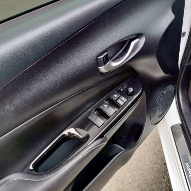 2018年 豐田 YARIS 白 1.5 液晶螢幕/衛星導航/I-KEY/按鈕式發車/方向盤快控鍵/胎壓監控/倒車顯影  第9張相片