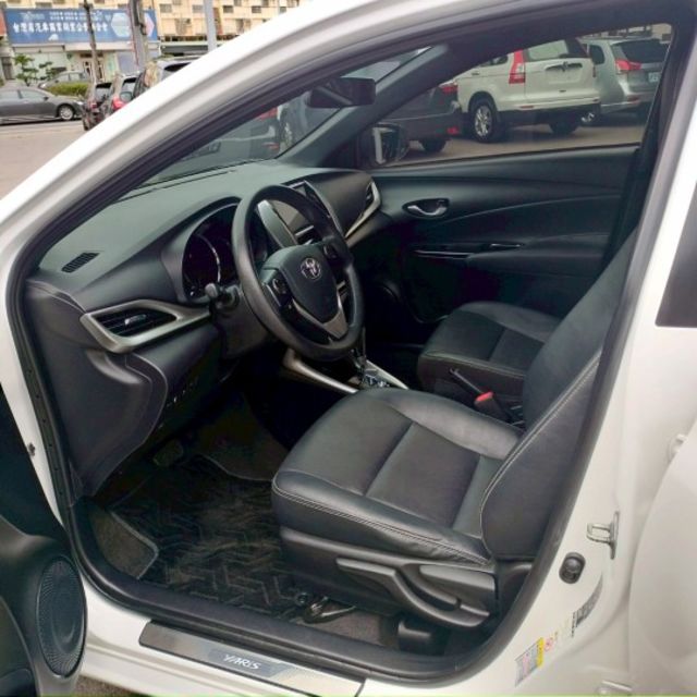 2018年 豐田 YARIS 白 1.5 液晶螢幕/衛星導航/I-KEY/按鈕式發車/方向盤快控鍵/胎壓監控/倒車顯影  第12張相片