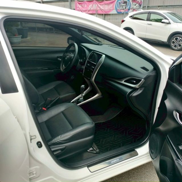 2018年 豐田 YARIS 白 1.5 液晶螢幕/衛星導航/I-KEY/按鈕式發車/方向盤快控鍵/胎壓監控/倒車顯影  第14張相片