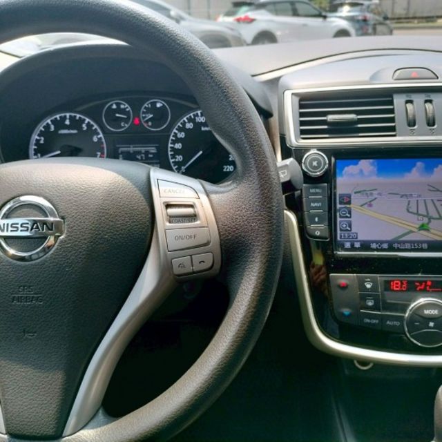 2018年 日產 TIIDA 白 1.6 旗艦版 方向盤快控鍵/LED尾燈/中控螢幕/衛星導航/免鑰匙啟動車門鎖  第7張相片