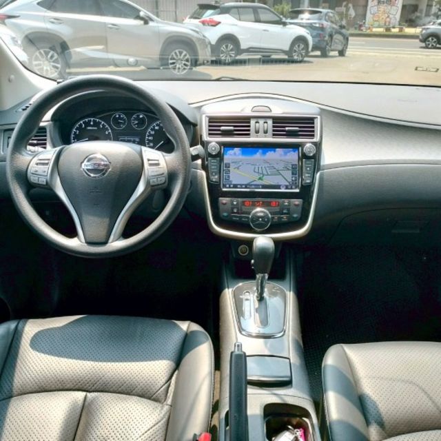 2018年 日產 TIIDA 白 1.6 旗艦版 方向盤快控鍵/LED尾燈/中控螢幕/衛星導航/免鑰匙啟動車門鎖  第9張相片