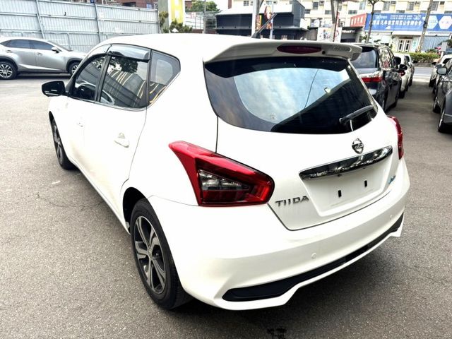 2018年 日產 TIIDA 白 1.6 旗艦版 方向盤快控鍵/LED尾燈/中控螢幕/衛星導航/免鑰匙啟動車門鎖  第20張相片