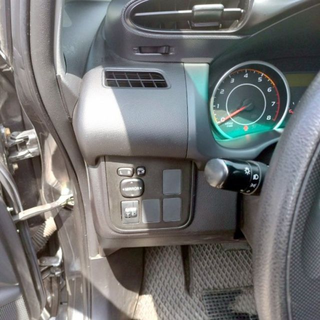 2012年 豐田 WISH 灰 2.0 倒車雷達/後視鏡指示燈/頭燈水平調整/前霧燈/後霧燈/後座出風口  第7張相片
