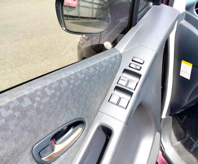 2010年 豐田 YARIS 紫 1.5 後霧燈/方向盤快控鍵/倒車雷達/電動後視鏡/後視鏡指示燈/頭燈水平調整  第9張相片