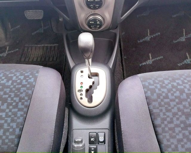 2010年 豐田 YARIS 紫 1.5 後霧燈/方向盤快控鍵/倒車雷達/電動後視鏡/後視鏡指示燈/頭燈水平調整  第11張相片